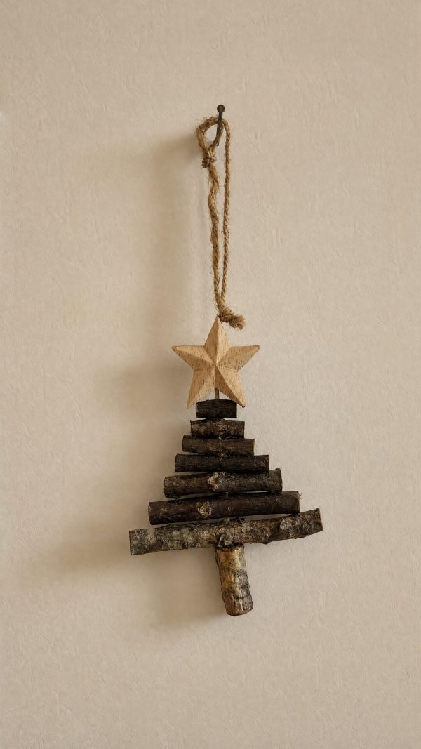 petit sapin à suspendre en bois